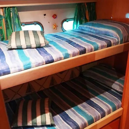 Úszó hotel Yacht